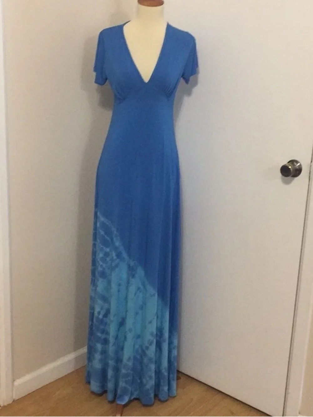 Women's Blue Tie-Dye V-Neck Maxi Dress